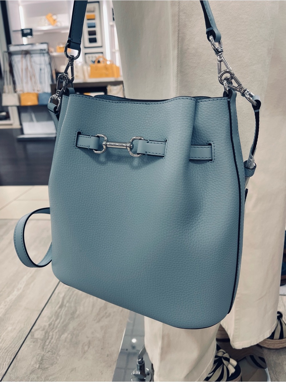 Michael Kors Carson Md Pebbled Leather Convertible Bucket Crossbody Shoulder
NWT - Picture 6 of 16
